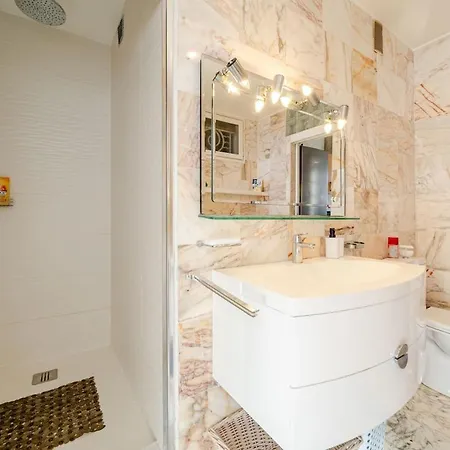 Place In Les Pins, Premium, Sea View, Sleeps 6 Apartment *